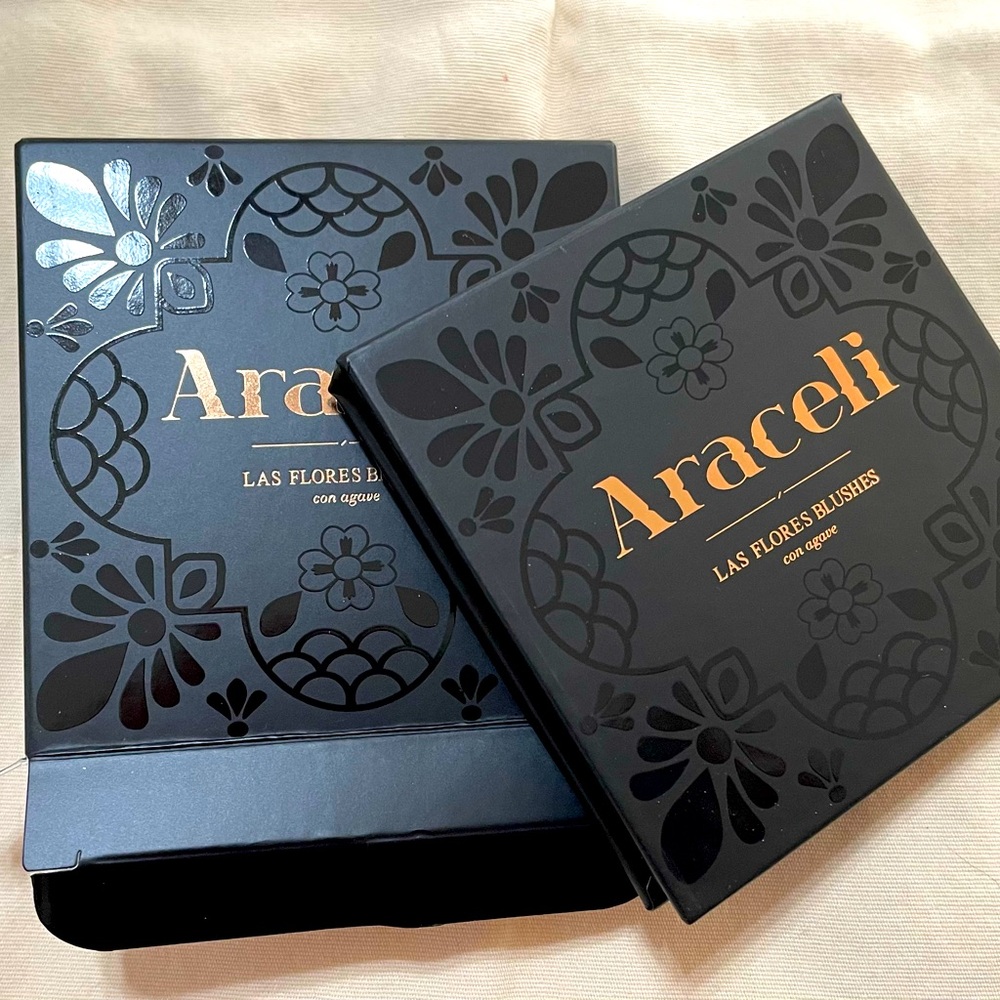 Araceli Las Flores Blushes